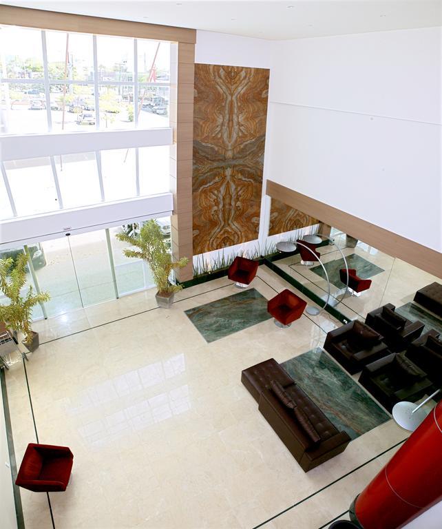 Grande - - Es Hotel