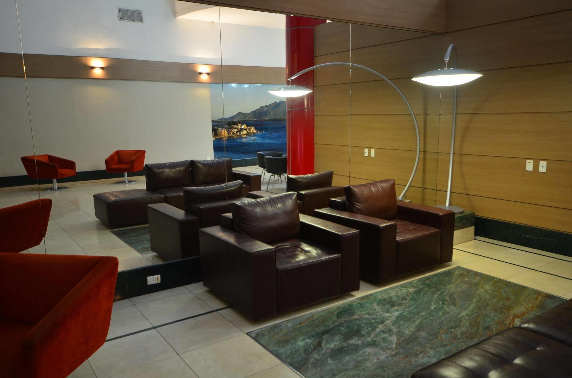 Grande - - Es Hotel