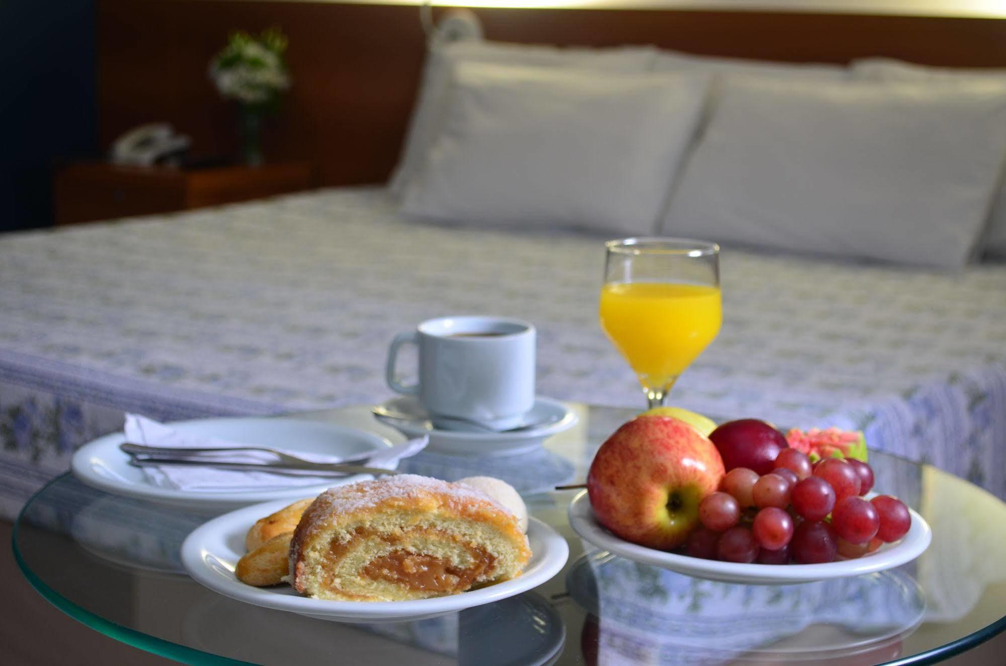 Grande - - Es Hotel